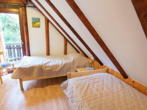 Spacious Holiday home in Feriendorf Frankenau near Forest客房内的一张或多张床位