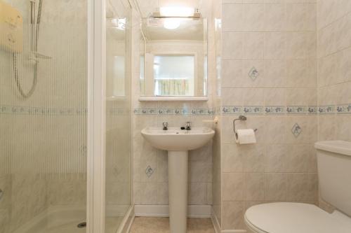 格兰德威尔酒店的一间浴室