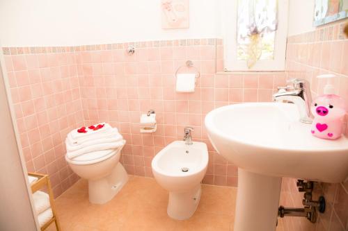 阿菲塔卡梅尔校园垂果瑞亚酒店的一间浴室