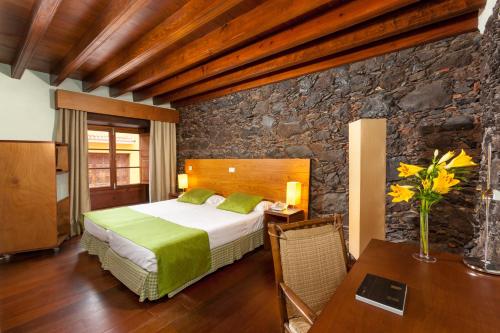 Hotel LIVVO La Quinta Roja客房内的一张或多张床位