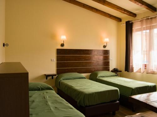 睡觉旅行酒店客房内的一张或多张床位
