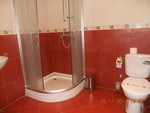 赫利俄斯家庭酒店的一间浴室