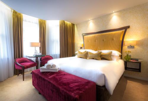 曼彻斯特街十酒店客房内的一张或多张床位
