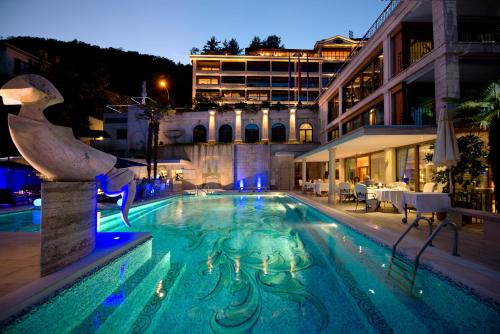 Swiss Diamond Hotel & Spa内部或周边的泳池