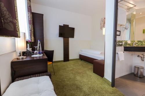 阿罗玛酒店客房内的一张或多张床位