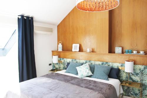 雨果海滩酒店 客房内的一张或多张床位