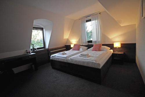 Penzion & Wellness Zoborska客房内的一张或多张床位