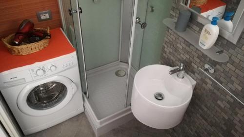 Arco Bianco - Monolocali的一间浴室