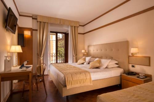 拉瑞泽顿扎酒店客房内的一张或多张床位