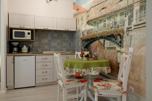 Casa Hermanni的厨房或小厨房