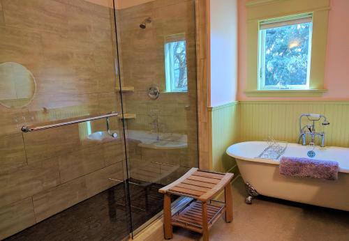 艾菲莫旅馆的一间浴室