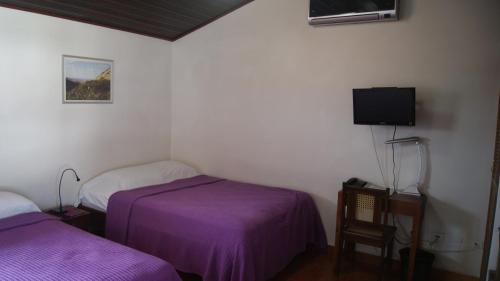 Hotel Cacique Adiact客房内的一张或多张床位