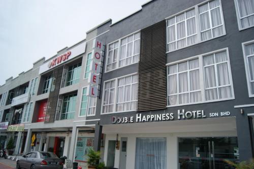 斯里曼绒双喜酒店的前面有标志的建筑