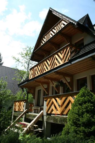 扎科帕内维拉米提亚旅馆的木屋顶建造的房子