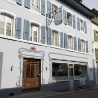 杜拉克格拉德森酒店，位于Grandson的酒店