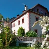 Resla Residence I, II, & Wellness,位于班斯卡 - 什佳夫尼察的酒店