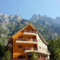 Vila Dini，位于瓦勒博内的酒店