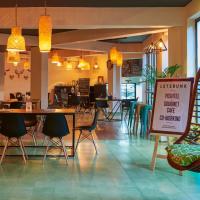 Minimalist One Hauz Khas Village，位于新德里Hauz Khas的酒店