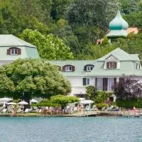 Strandhotel Kärntnerhof，位于沃尔特湖畔佩莎赫的酒店