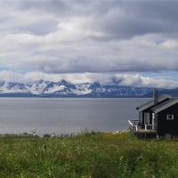 Arctic FjordCamp，位于Burfjord哈斯维克机场 - HAA附近的酒店