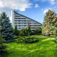 Hotel Jaskółka,位于乌斯特龙的酒店