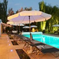 Hôtel Les Jardins D'Adalric，位于奥贝奈的酒店
