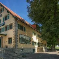 Gastwirtschaft & Hotel Hallescher Anger，位于萨勒河畔瑙姆堡的酒店
