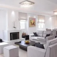 Keratea Luxury Villa -Athens Airport，位于凯拉泰阿的酒店