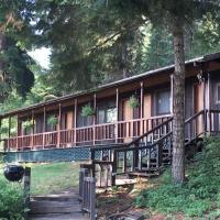 Crater Lake Gateway-Rocky Point Resort，位于克拉马斯福尔斯的酒店