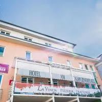 卡普辛广场酒店，位于克尼特尔费尔德的酒店
