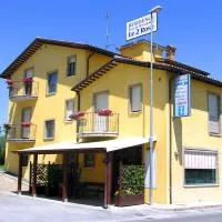 Albergo Le 2 Rose，位于圣塞韦里诺马尔凯的酒店