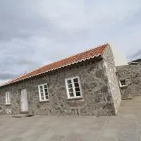Casa Branca da Chaminé，位于Cinco Ribeiras的酒店