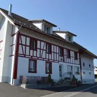 施鲁塞尔住宿加早餐旅馆,位于Unterehrendingen的酒店