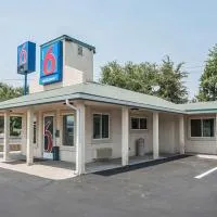 福伦6号汽车旅馆，位于法伦的酒店