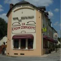 Logis Hôtel-Restaurant La Croix Couverte,位于马耶讷的酒店
