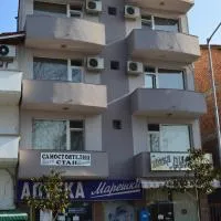 迪奥尼斯酒店，位于佩特里奇的酒店