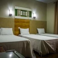 Barbara's Hotel，位于Junqueirópolis的酒店