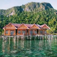 奥拉日出景观度假酒店,位于Negeri Saleman的酒店