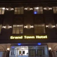 曼代大城镇酒店,位于马卡萨的酒店