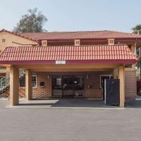 维塞利亚速8酒店，位于维塞利亚Visalia Municipal Airport - VIS附近的酒店