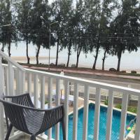 BC夏日海滩旅馆，位于盼武里Pak Nam Pran的酒店
