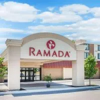 Ramada by Wyndham Watertown Thousand，位于沃特敦的酒店