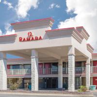 Ramada by Wyndham Edgewood Hotel & Conference Center，位于埃奇伍德Weide Army Airfield - EDG附近的酒店