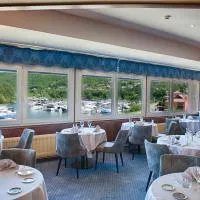 Logis Hôtel Le Bellevue，位于Les Roches-de-Condrieu的酒店