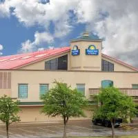 卢博克市南戴斯酒店，位于拉伯克的酒店
