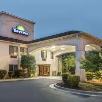 Days Inn by Wyndham Burlington East，位于Haw River的酒店
