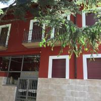 Apartamento Balcon De Jaca I，位于哈卡的酒店