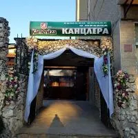 Kanclera Hotel，位于Kaspichan的酒店