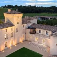Château Lafaurie-Peyraguey Hôtel & Restaurant LALIQUE，位于Bommes的酒店