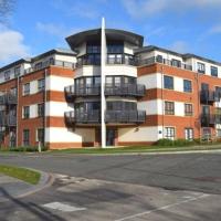 Blue Sky Apartments @Wallis Square, Farnborough，位于法恩伯勒范堡罗机场 - FAB附近的酒店